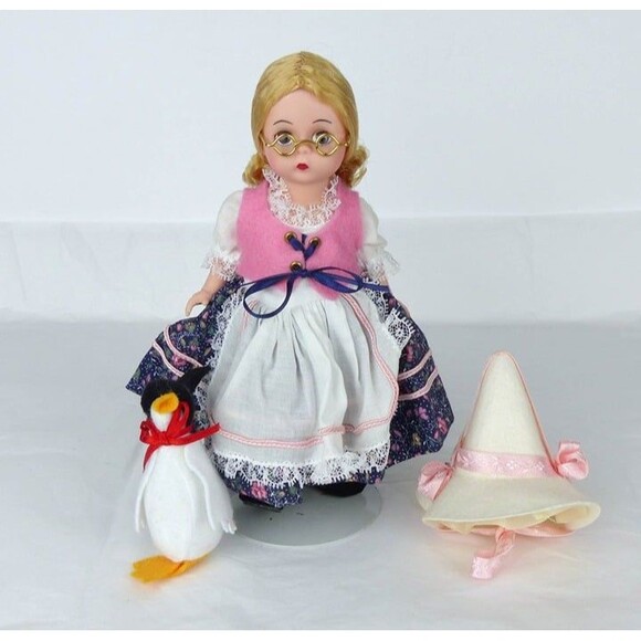 Madame Alexander Mother Goose with Goose 8" Doll 11620 w Stand 1997 - Picture 5 of 12
